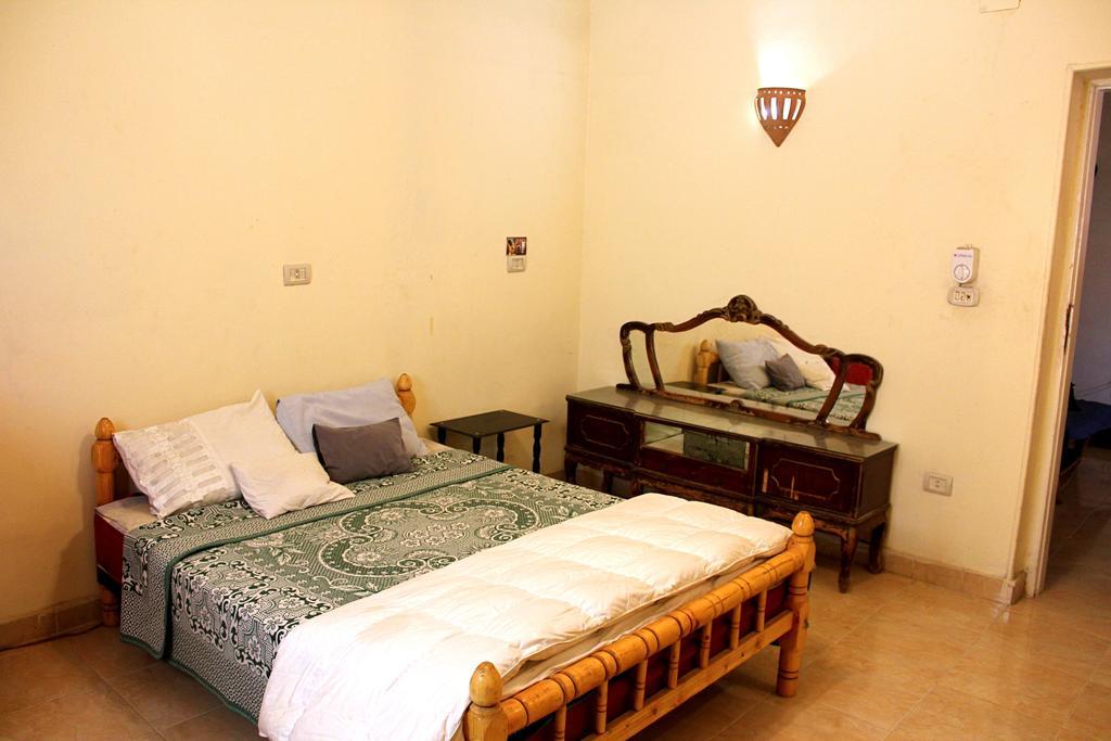 Pyramids Loft Homestay Kafrat al Jabal Room photo