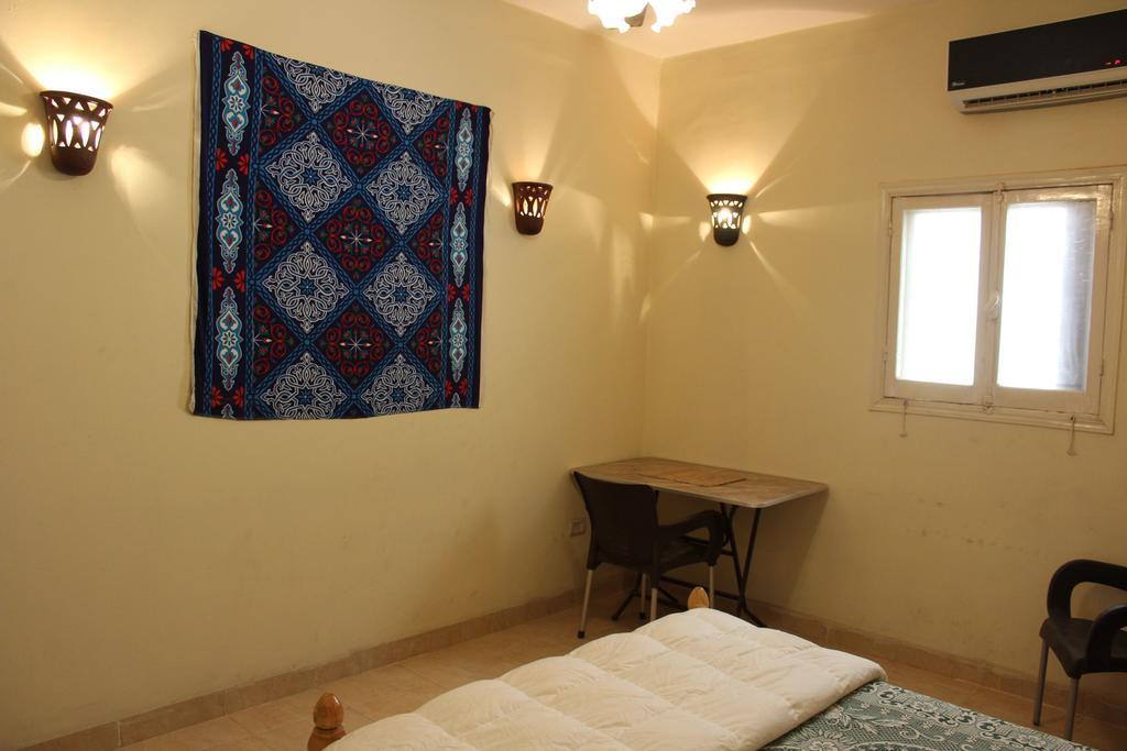 Pyramids Loft Homestay Kafrat al Jabal Room photo