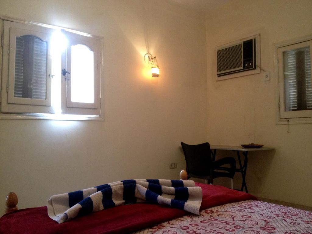Pyramids Loft Homestay Kafrat al Jabal Room photo