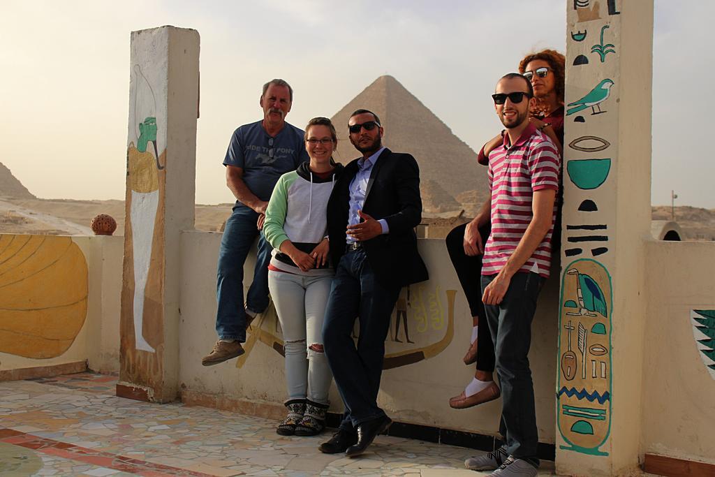 Pyramids Loft Homestay Kafrat al Jabal Exterior photo